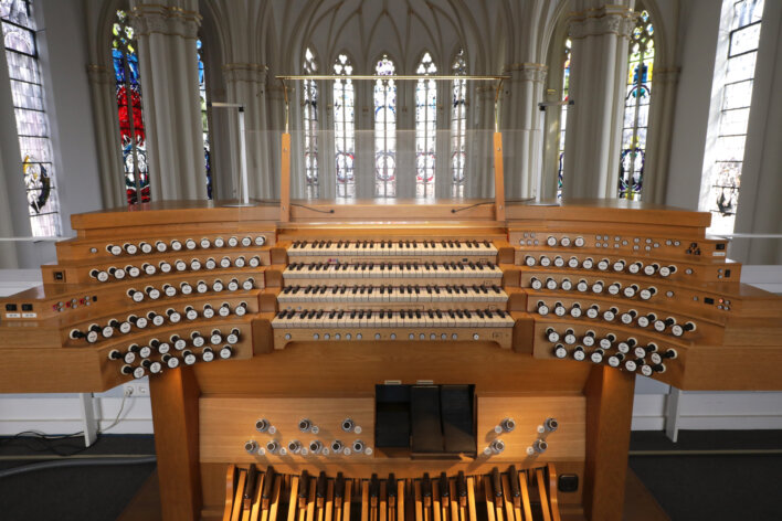 Spieltisch der Orgel der Kath. Kirche St. Matthias, Berlin-Schöneberg